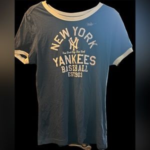 Nike NY Yankee Women's Tee XL worn once no marks